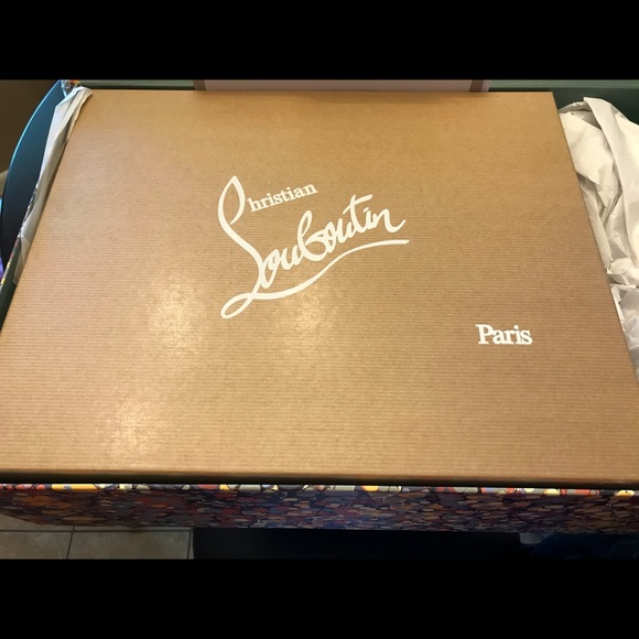 Delicate 100 suede and leather ankle boots. - Picture 3 of 10